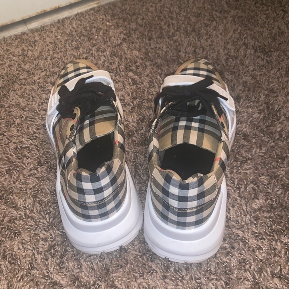 Burberry Shoes - Burberry sneakers